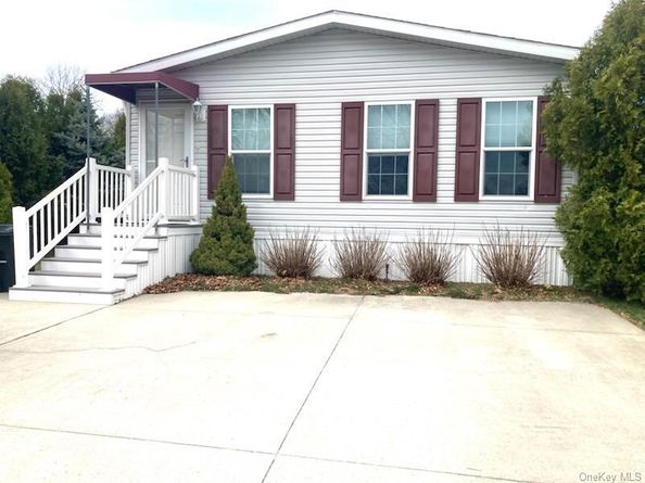 1661 Old Country Road 348, Riverhead NY 11901