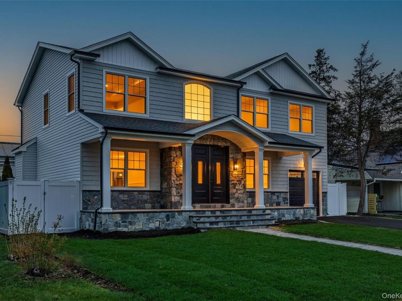 12 Patience Lane, Westbury NY 11590