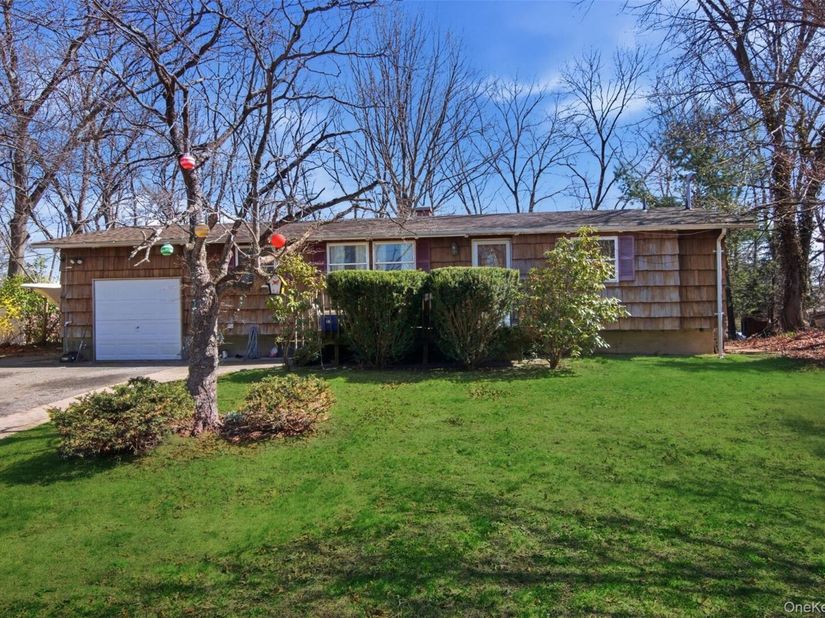 30 Lodge Lane, East Setauket NY 11733