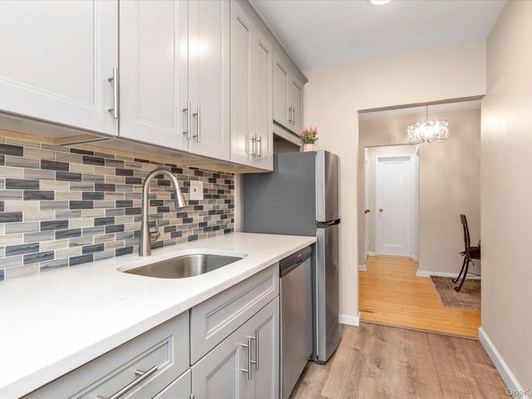 396 Merrick Road 1A, Rockville Centre NY 11570
