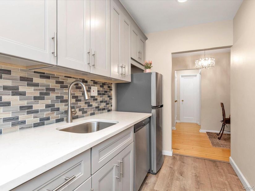 396 Merrick Road 1A, Rockville Centre NY 11570