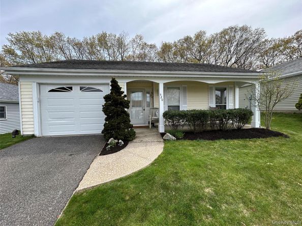 520 Cranston Lane, Ridge NY 11961