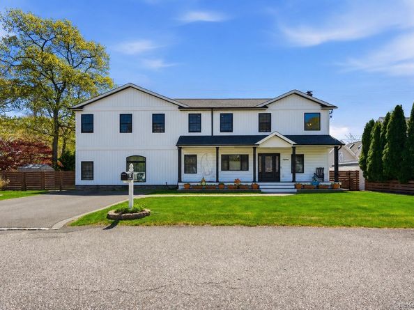18 Pond Road, Holbrook NY 11741