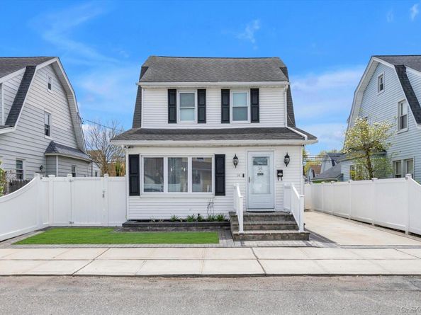14 Laurel Road, Lindenhurst NY 11757