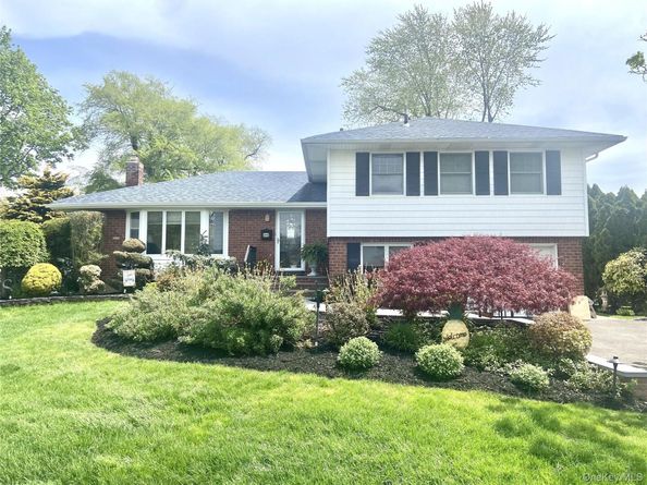 7 Byfield Place, Melville NY 11747