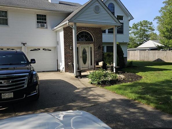 943 Macarthur Street, Bohemia NY 11716