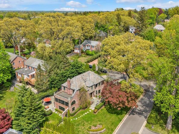 183 Mill Spring Road, Manhasset NY 11030