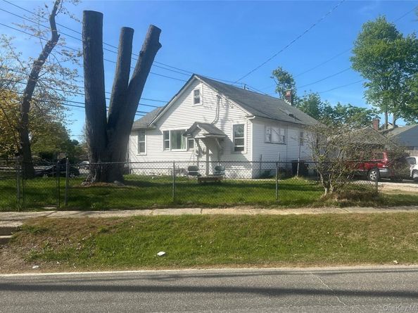 583 Straight Path, West Babylon NY 11704