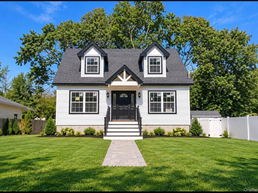305 COMMACK Road, Shirley NY 11967