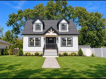 305 COMMACK Road