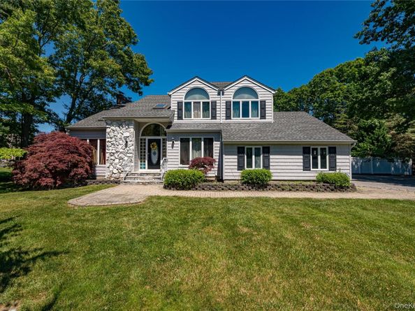 11 Annemarie Drive, Saint James NY 11780