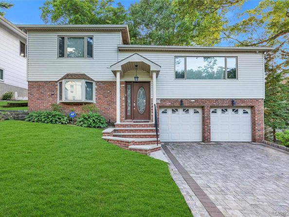 90 Virginia Drive, Manhasset NY 11030