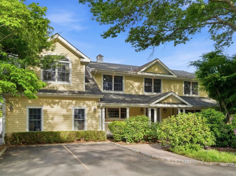 316 S Woods Road, Woodbury NY 11797