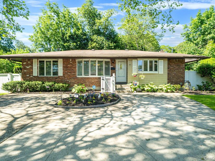 37 Coe Place, Huntington Station NY 11746