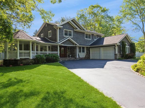 5 Blossom Street, Dix Hills NY 11746