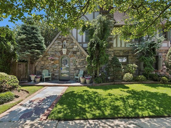 58 Park Lane, Rockville Centre NY 11570