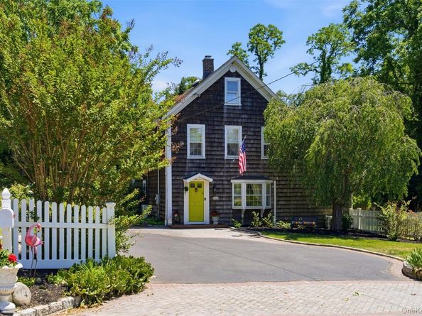4 Landing Meadow Road, Smithtown NY 11787