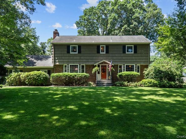 8 Washington Avenue, East Setauket NY 11733