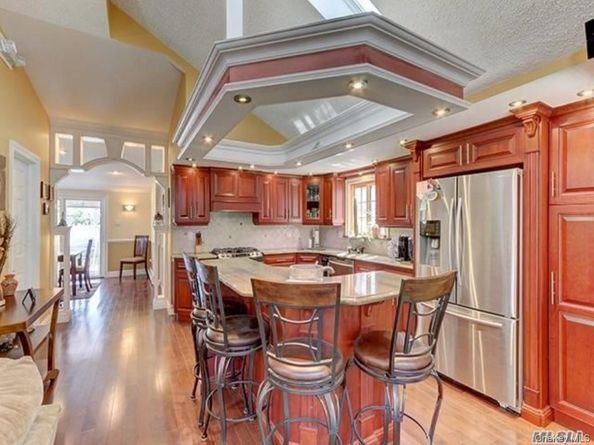 123 Clubhouse Road, Bellmore NY 11710