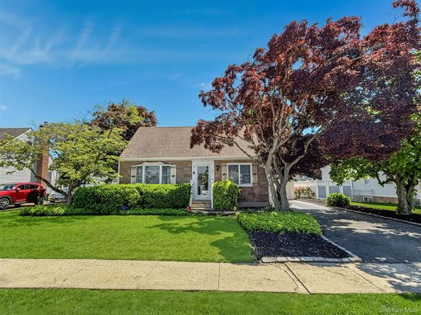 3584 Condor Road, Levittown NY 11756