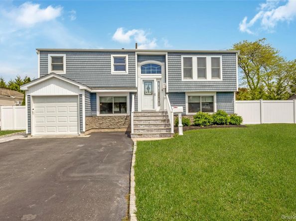 17 Lewis Circle, Babylon NY 11702
