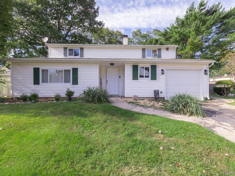 27 Monterey Lane, Centereach NY 11720