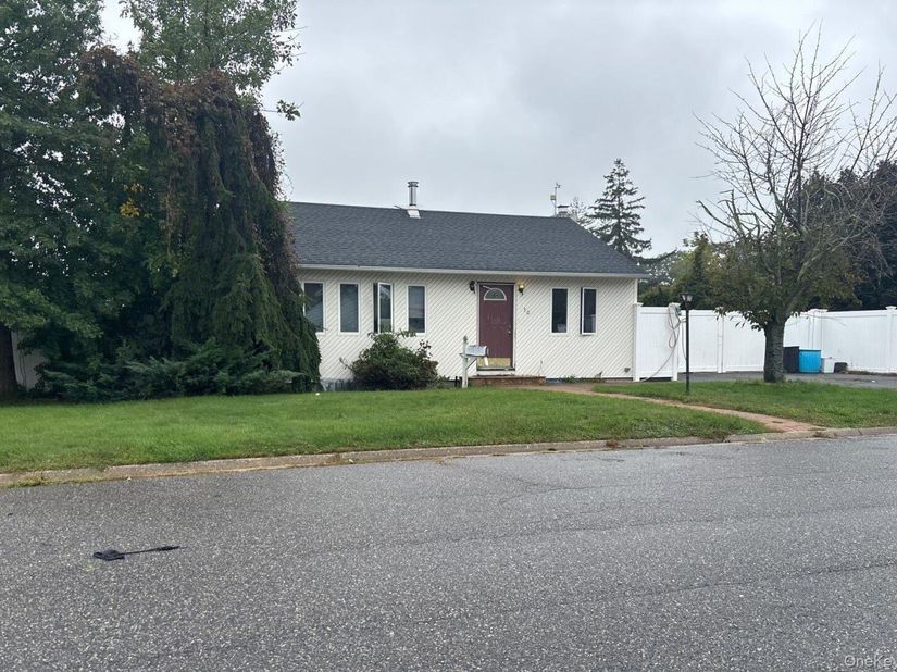 30 Jenkins Avenue, North Babylon NY 11703