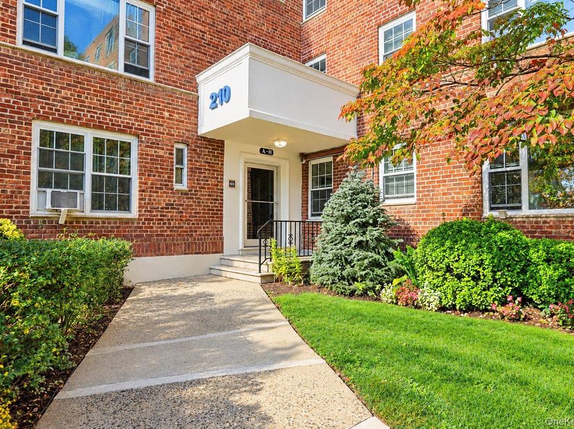 210 Pelham Road 4D, New Rochelle NY 10805