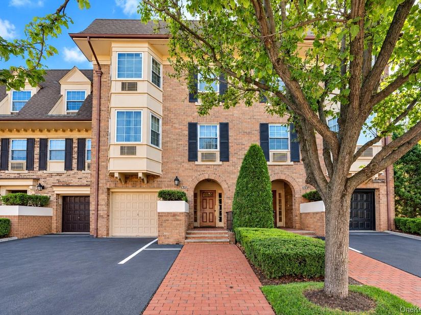 1307 Estates Lane 1636, Bayside NY 11360