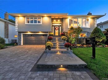 569 Links Drive S