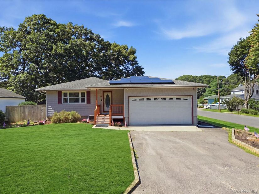 32 Edgewood Street, Mastic NY 11950