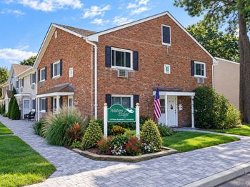 40 4th Street W