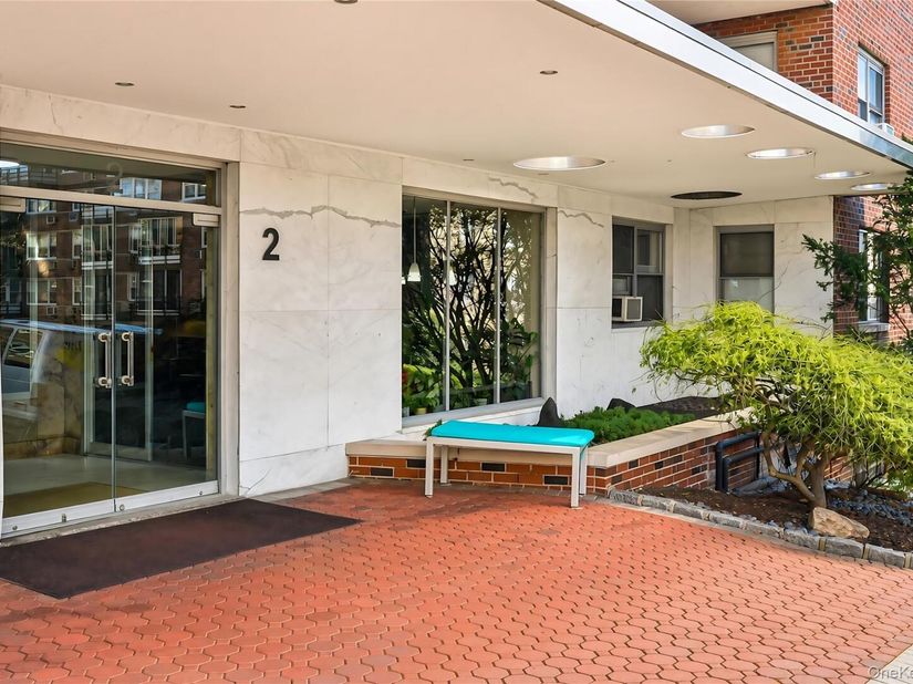 2 Washington Square 5G, Larchmont NY 10538