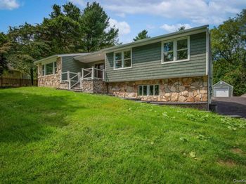40 Lakeside Drive