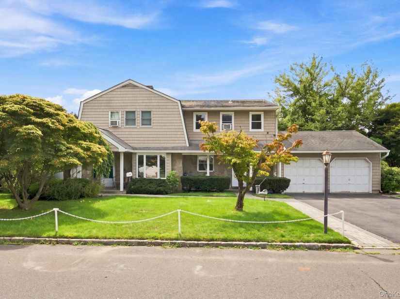 5 Conway Court, Glen Cove NY 11542