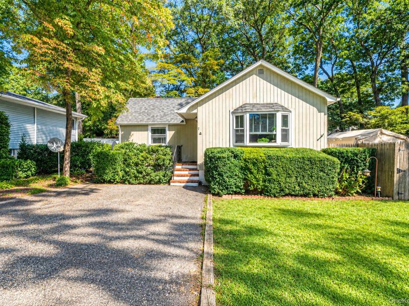 7 Beacon Drive, Sound Beach NY 11789