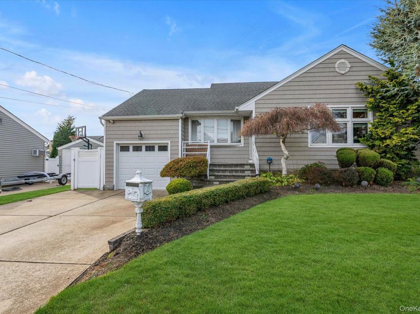 2452 Freeport Street, Wantagh NY 11793