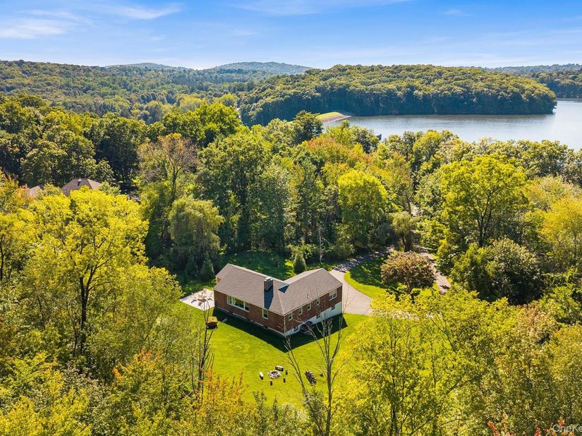 14 Lake Road, Katonah NY 10536