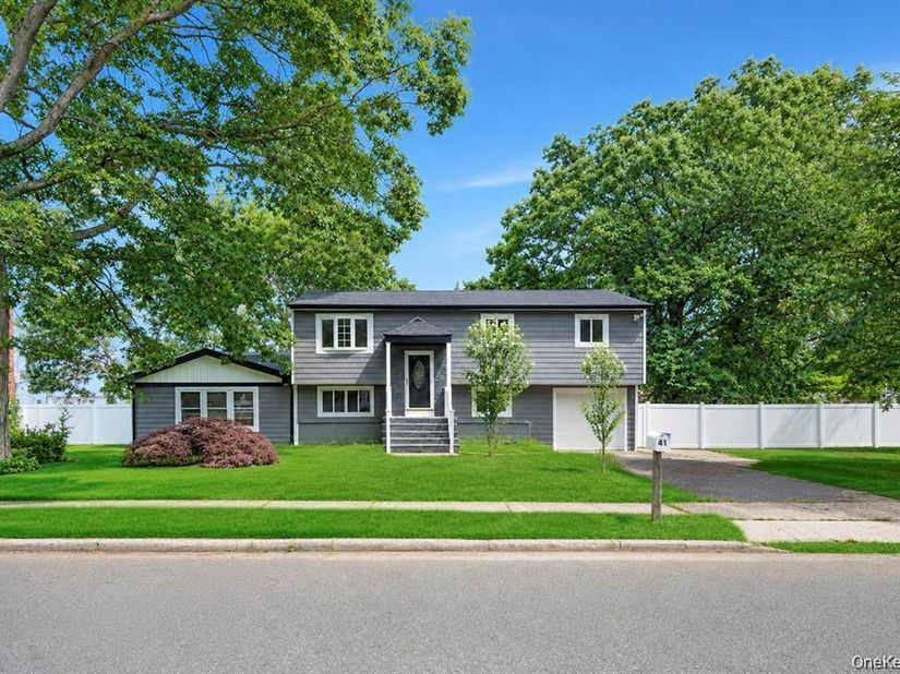 41 Madison Avenue, Amityville NY 11701