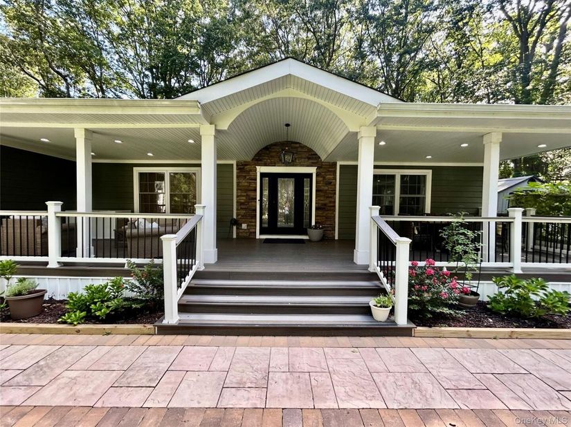 5 Cricket Hollow Road, Setauket NY 11733