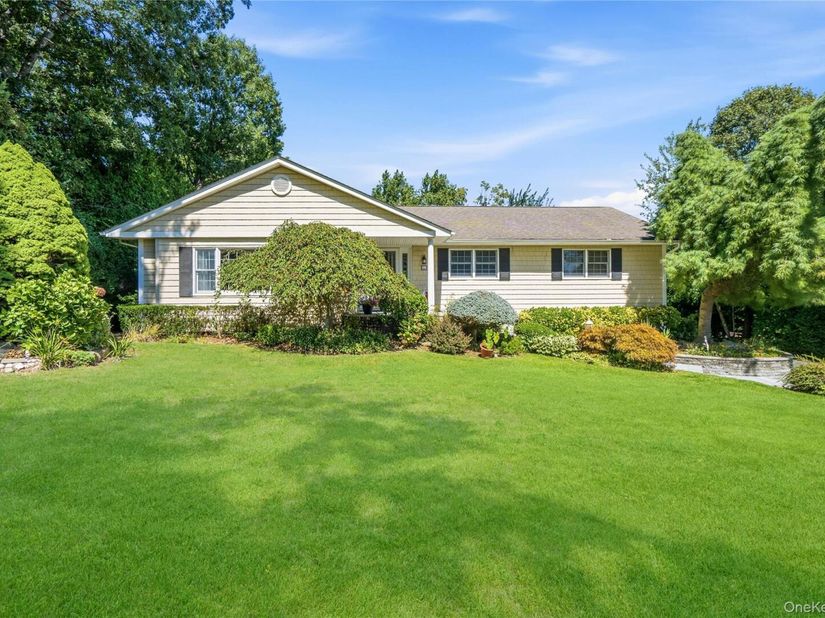 20 High Ridge Road, Plainview NY 11803