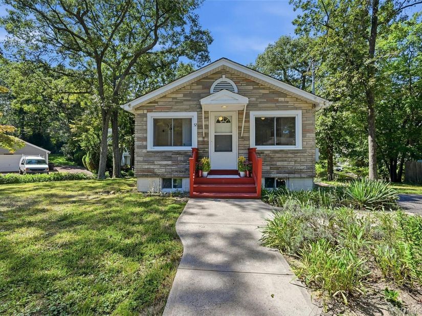 52 Valley Drive, Sound Beach NY 11789