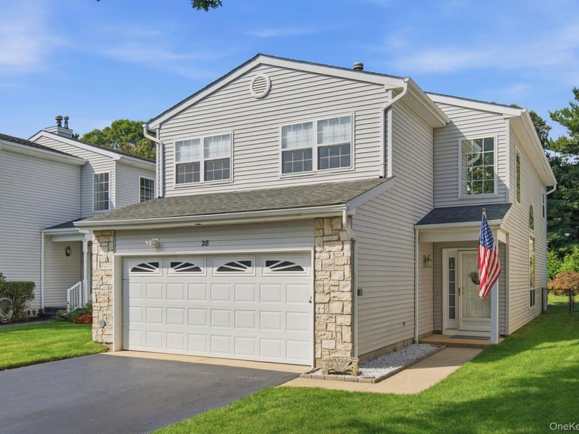 28 Colony Drive, Holbrook NY 11741