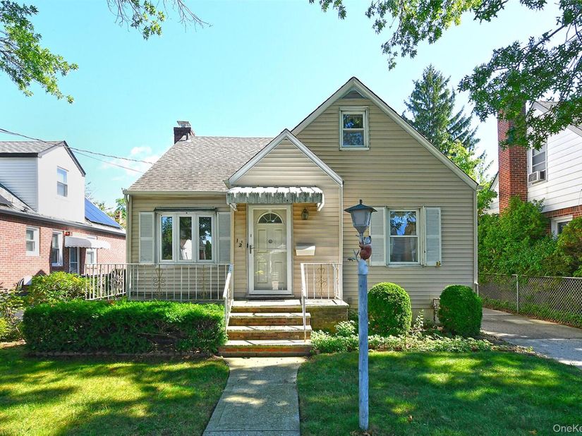 12 Hull Avenue, New Hyde Park NY 11040