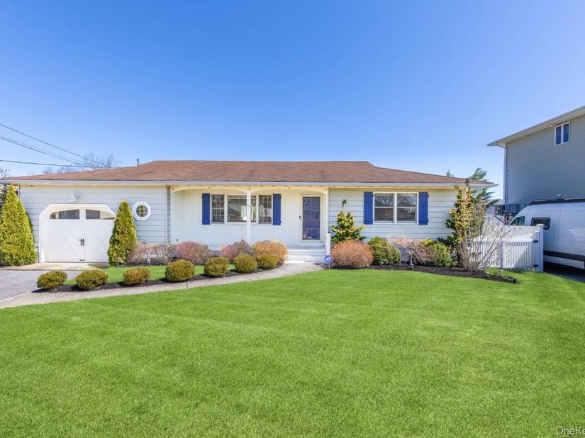 13 Marlin Road, East Quogue NY 11942