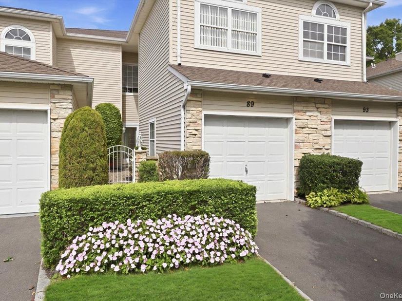 89 Windwatch Drive, Hauppauge NY 11788