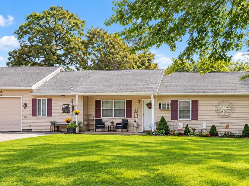 39 Orchid Road, East Patchogue NY 11772