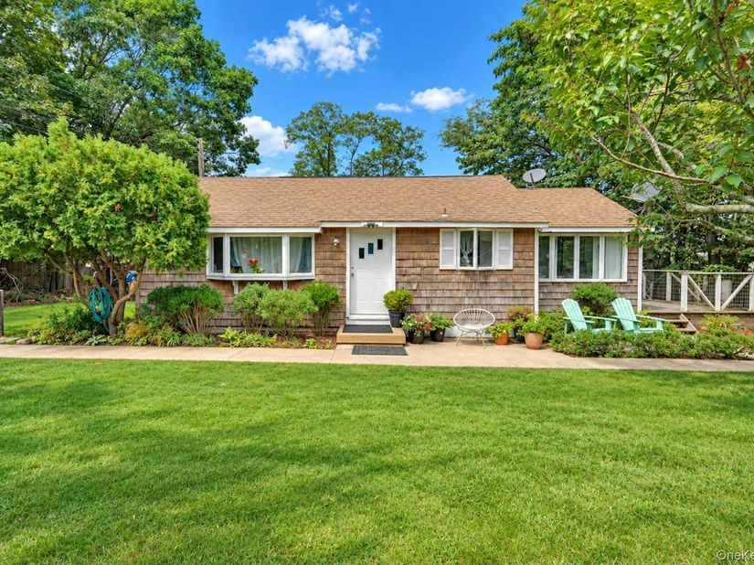 4 Holzman Drive, Hampton Bays NY 11946