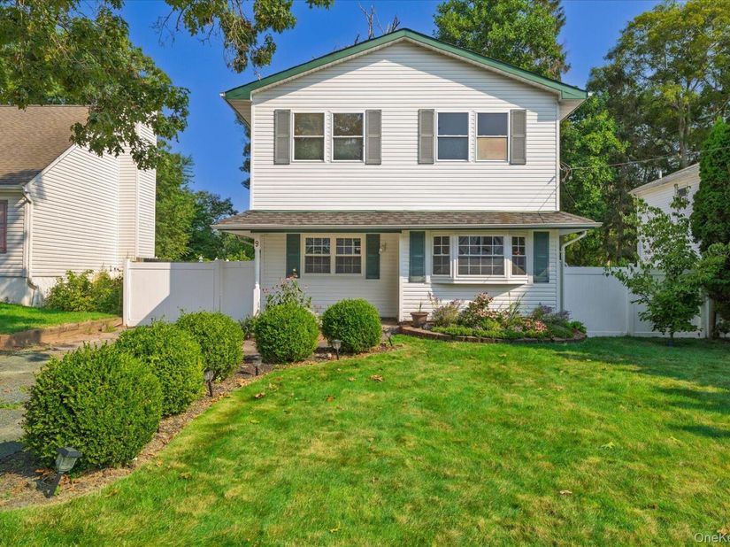 9 Robinson Drive, Shirley NY 11967