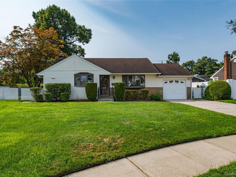 3986 Maplewood Drive, Seaford NY 11783
